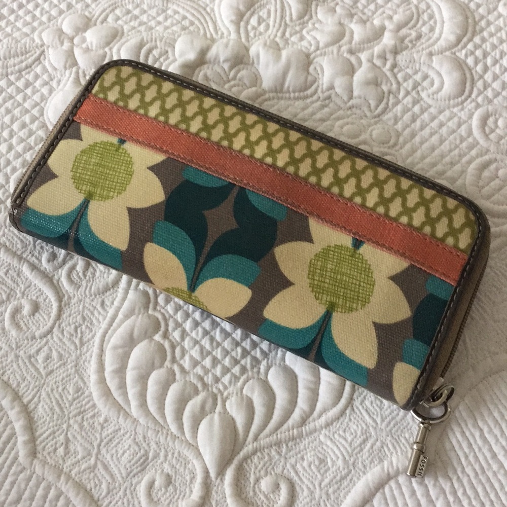 Key•Per Fossil zip around wallet